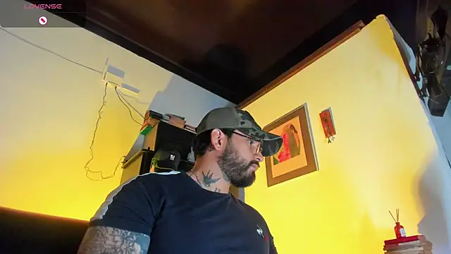 Snapshot of CamiloGray_ chatting on December 5, 2025, 1:53 pm CamiloGray online show from December 5, 2025, 1:53 pm