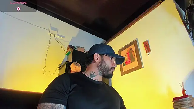 Snapshot of CamiloGray_ chatting on November 28, 2025, 3:45 pm CamiloGray online show from November 28, 2025, 3:45 pm