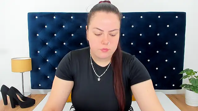 Snapshot of EvaLick chatting on October 27, 2025, 6:36 am EvaLick online show from October 27, 2025, 6:36 am