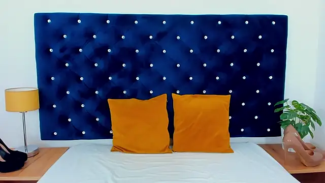 Snapshot of EvaLick chatting on December 5, 2025, 7:18 am EvaLick online show from December 5, 2025, 7:18 am