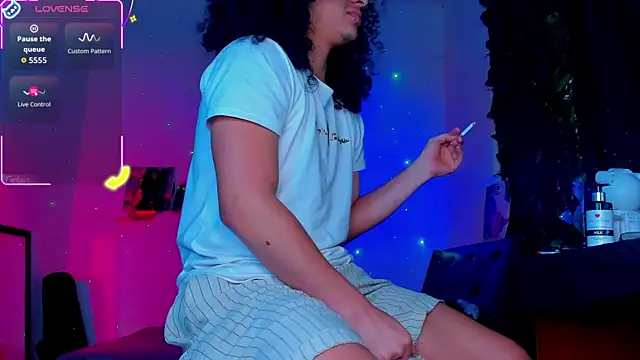 Snapshot of sweetvond_ chatting on October 16, 2025, 11:02 pm sweetvond online show from October 16, 2025, 11:02 pm