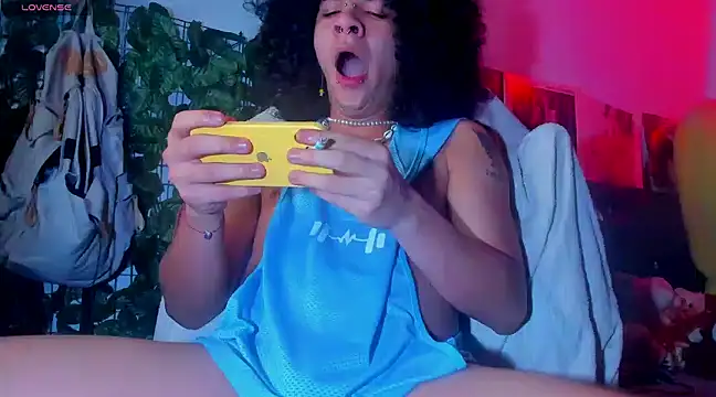 Snapshot of sweetvond_ chatting on March 4, 2025, 5:21 am sweetvond online show from March 4, 2025, 5:21 am