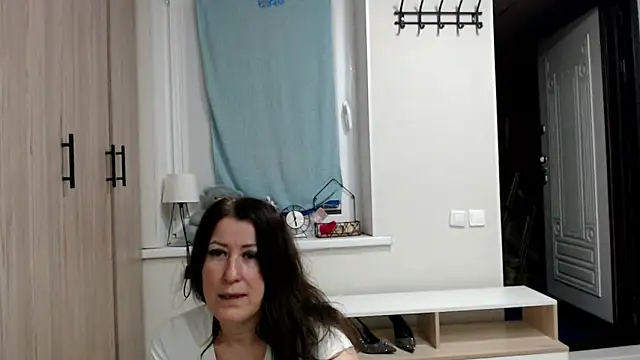 Snapshot of increible_della chatting on May 8, 2026, 5:17 pm increible della online show from May 8, 2026, 5:17 pm