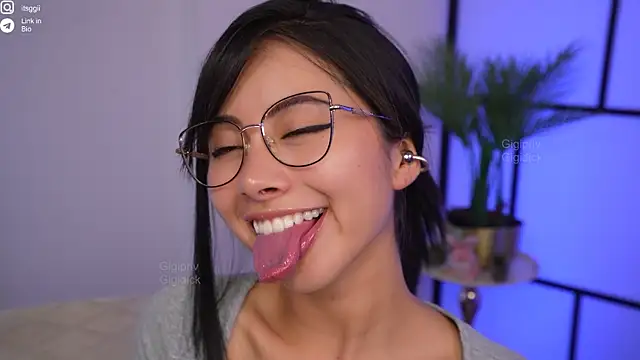 Snapshot of Gigi_ohlala chatting on November 15, 2025, 12:47 am Gigi ohlala online show from November 15, 2025, 12:47 am