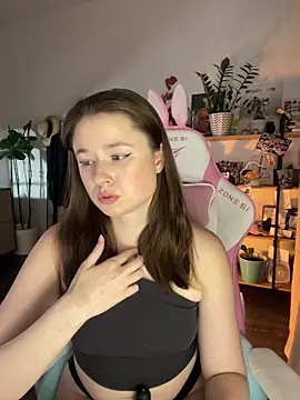 Snapshot of sweetest_pie chatting on October 16, 2025, 5:32 pm sweetest pie online show from October 16, 2025, 5:32 pm