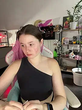 Snapshot of sweetest_pie chatting on July 22, 2026, 5:26 pm sweetest pie online show from July 22, 2026, 5:26 pm