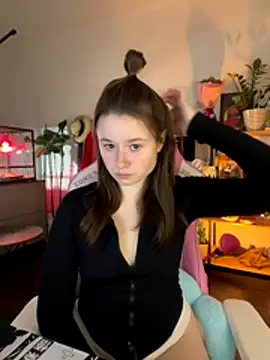 Snapshot of sweetest_pie chatting on December 4, 2025, 4:50 pm sweetest pie online show from December 4, 2025, 4:50 pm