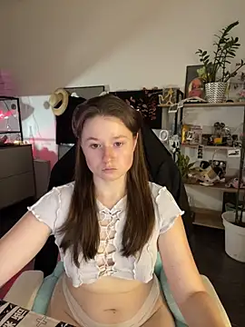 Snapshot of sweetest_pie chatting on June 20, 2026, 9:42 pm sweetest pie online show from June 20, 2026, 9:42 pm