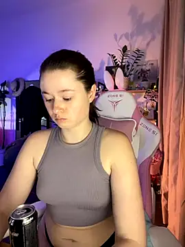 Snapshot of sweetest_pie chatting on November 1, 2025, 7:30 pm sweetest pie online show from November 1, 2025, 7:30 pm