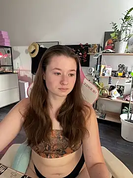 Snapshot of sweetest_pie chatting on July 3, 2026, 5:36 am sweetest pie online show from July 3, 2026, 5:36 am