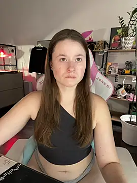 Snapshot of sweetest_pie chatting on July 23, 2026, 5:53 pm sweetest pie online show from July 23, 2026, 5:53 pm