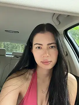 clairewntr online show from May 7, 2026, 1:47 pm