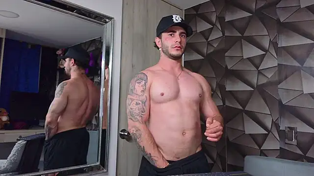 Snapshot of Latino_stud4u chatting on April 9, 2026, 2:57 am Latino stud4u online show from April 9, 2026, 2:57 am