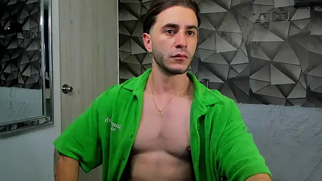 Latino stud4u online show from January 18, 2026, 12:14 am