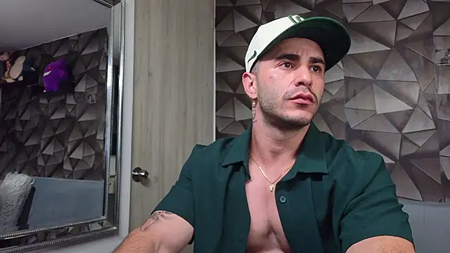Snapshot of Latino_stud4u chatting on April 17, 2026, 2:03 am Latino stud4u online show from April 17, 2026, 2:03 am