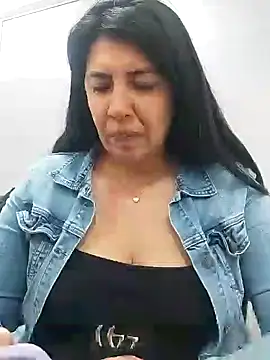 aisha latina online show from February 5, 2025, 2:16 pm
