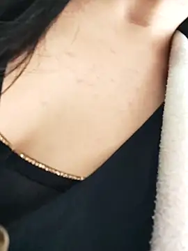 Snapshot of aisha_latina chatting on November 28, 2025, 4:40 pm aisha latina online show from November 28, 2025, 4:40 pm