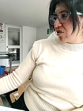 Snapshot of aisha_latina chatting on November 25, 2025, 2:50 pm aisha latina online show from November 25, 2025, 2:50 pm