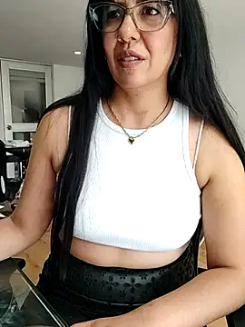 Snapshot of aisha_latina chatting on December 1, 2025, 3:02 pm aisha latina online show from December 1, 2025, 3:02 pm