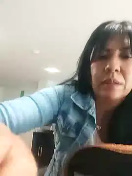 Snapshot of aisha_latina chatting on October 7, 2025, 4:19 pm aisha latina online show from October 7, 2025, 4:19 pm