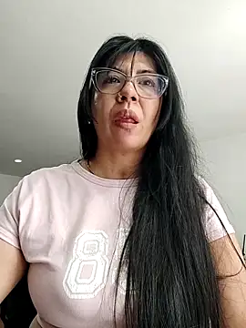 Snapshot of aisha_latina chatting on December 3, 2025, 3:33 pm aisha latina online show from December 3, 2025, 3:33 pm