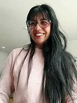 Snapshot of aisha_latina chatting on November 11, 2025, 2:01 pm aisha latina online show from November 11, 2025, 2:01 pm