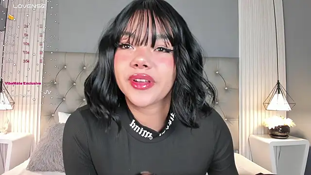 ValerieDiaz  online show from September 27, 2025, 12:22 pm