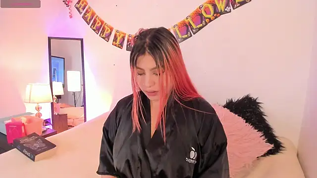 Snapshot of SophieRossi chatting on October 29, 2025, 12:48 pm SophieRossi online show from October 29, 2025, 12:48 pm