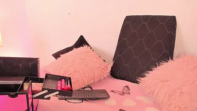 Snapshot of SophieRossi chatting on November 26, 2025, 4:23 am SophieRossi online show from November 26, 2025, 4:23 am