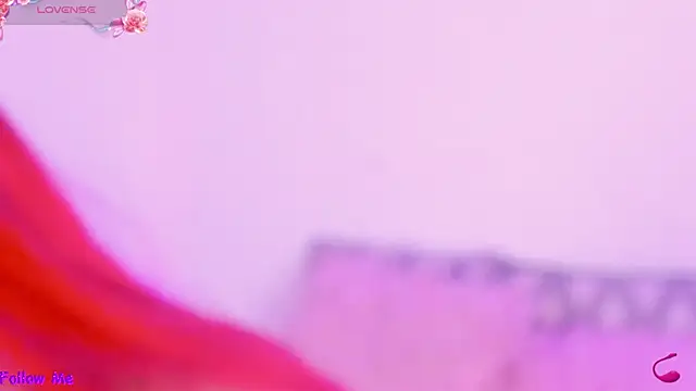 Snapshot of SophieRossi chatting on October 9, 2025, 1:22 pm SophieRossi online show from October 9, 2025, 1:22 pm