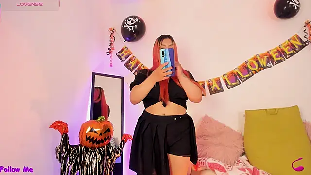 Snapshot of SophieRossi chatting on October 30, 2025, 4:37 pm SophieRossi online show from October 30, 2025, 4:37 pm