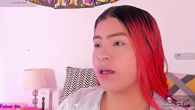 Snapshot of SophieRossi chatting on October 12, 2025, 1:45 pm SophieRossi online show from October 12, 2025, 1:45 pm