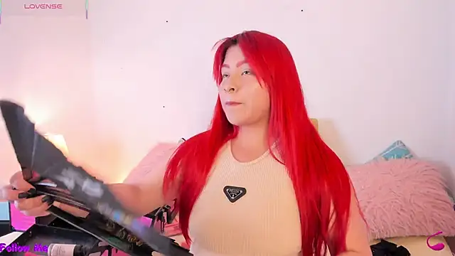 Snapshot of SophieRossi chatting on November 18, 2025, 3:32 am SophieRossi online show from November 18, 2025, 3:32 am