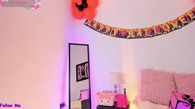 Snapshot of SophieRossi chatting on October 15, 2025, 1:19 pm SophieRossi online show from October 15, 2025, 1:19 pm