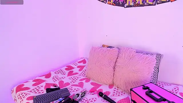 Snapshot of SophieRossi chatting on October 8, 2025, 1:12 pm SophieRossi online show from October 8, 2025, 1:12 pm