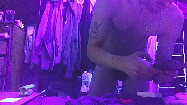 Cloudd Kingg Iceyyy online show from May 3, 2026, 2:42 pm