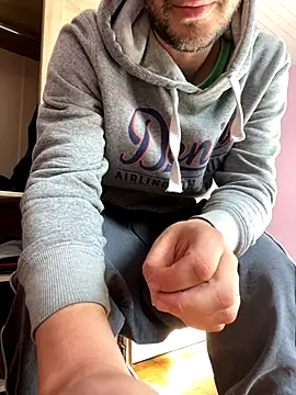 Snapshot of Taxidriver1988 chatting on September 29, 2025, 12:55 pm Taxidriver1988 online show from September 29, 2025, 12:55 pm