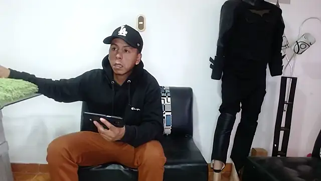 Black hot266 online show from February 4, 2026, 4:02 pm