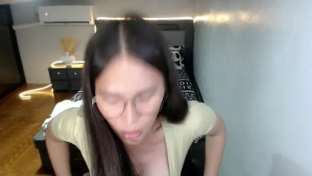 Snapshot of AmazingLuchie chatting on July 18, 2026, 5:38 am AmazingLuchie online show from July 18, 2026, 5:38 am