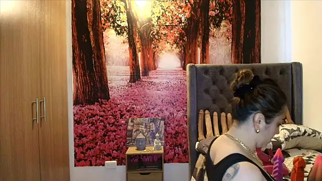 Snapshot of sofia23dirty chatting on December 17, 2025, 5:51 pm sofia23dirty online show from December 17, 2025, 5:51 pm