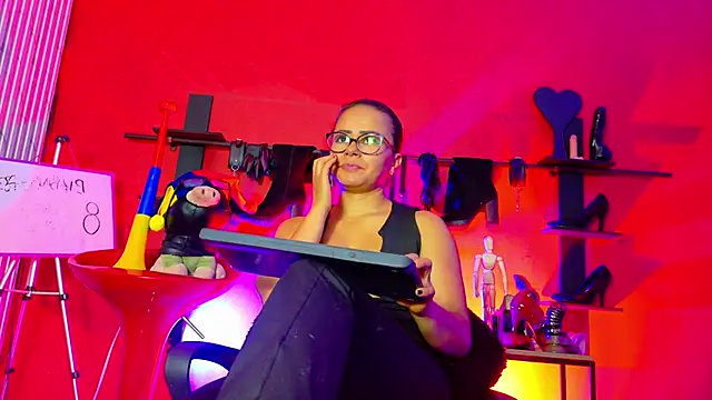 Snapshot of MistressSlut1 chatting on June 19, 2026, 11:16 am MistressSlut1 online show from June 19, 2026, 11:16 am