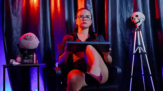 MistressSlut1 online show from May 4, 2026, 11:24 am