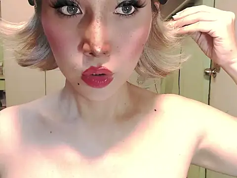 Ezradeliciosa online show from May 3, 2026, 2:05 am