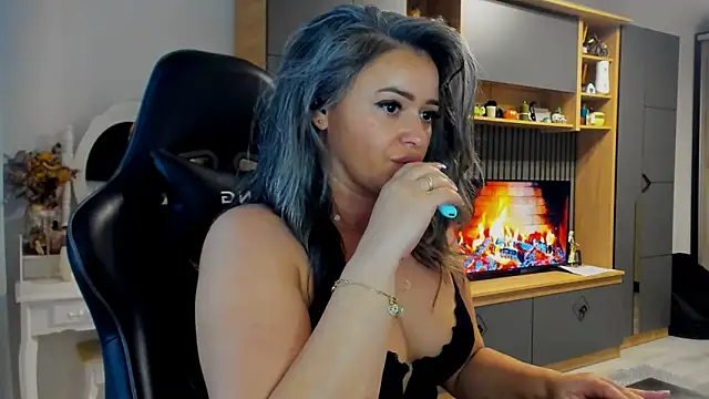 Claire95  online show from October 25, 2025, 6:52 pm