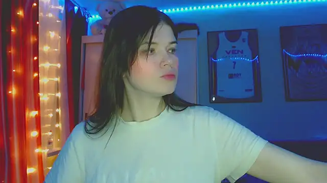 Snapshot of Klementa chatting on April 19, 2026, 7:05 pm Klementa online show from April 19, 2026, 7:05 pm