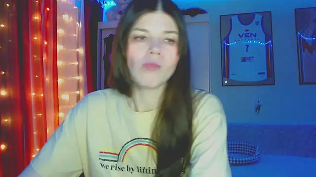 Snapshot of Klementa chatting on May 13, 2026, 7:21 pm Klementa online show from May 13, 2026, 7:21 pm