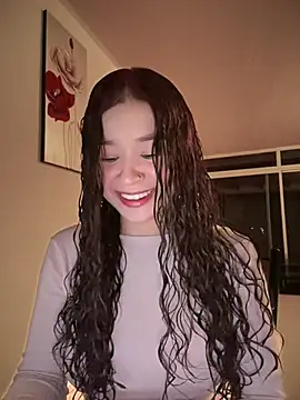 Snapshot of bella_parisi chatting on February 20, 2025, 8:28 am bella parisi online show from February 20, 2025, 8:28 am