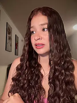 Snapshot of bella_parisi chatting on March 20, 2025, 7:47 am bella parisi online show from March 20, 2025, 7:47 am