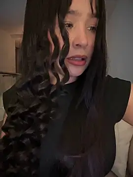 Snapshot of bella_parisi chatting on February 23, 2026, 2:24 am bella parisi online show from February 23, 2026, 2:24 am