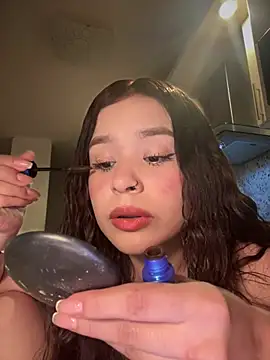 Snapshot of bella_parisi chatting on February 19, 2025, 4:55 am bella parisi online show from February 19, 2025, 4:55 am